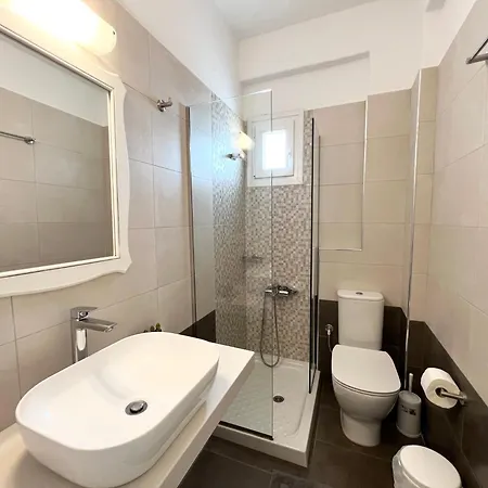 Eleftheria & 호텔 *